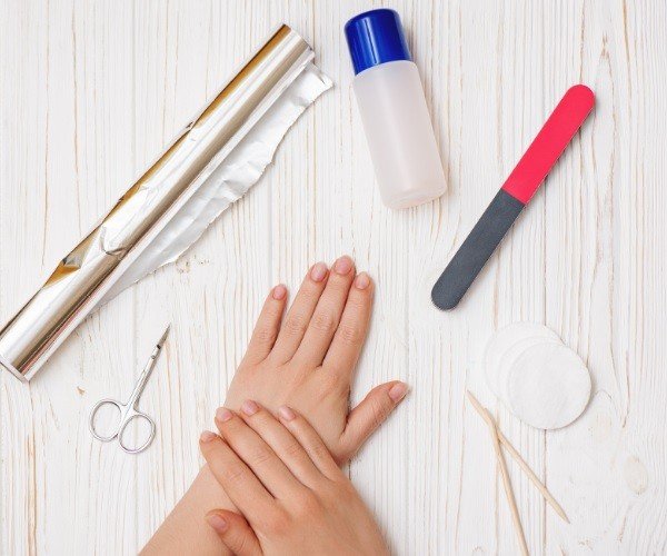 How to remove acrylic nails at home using dental floss